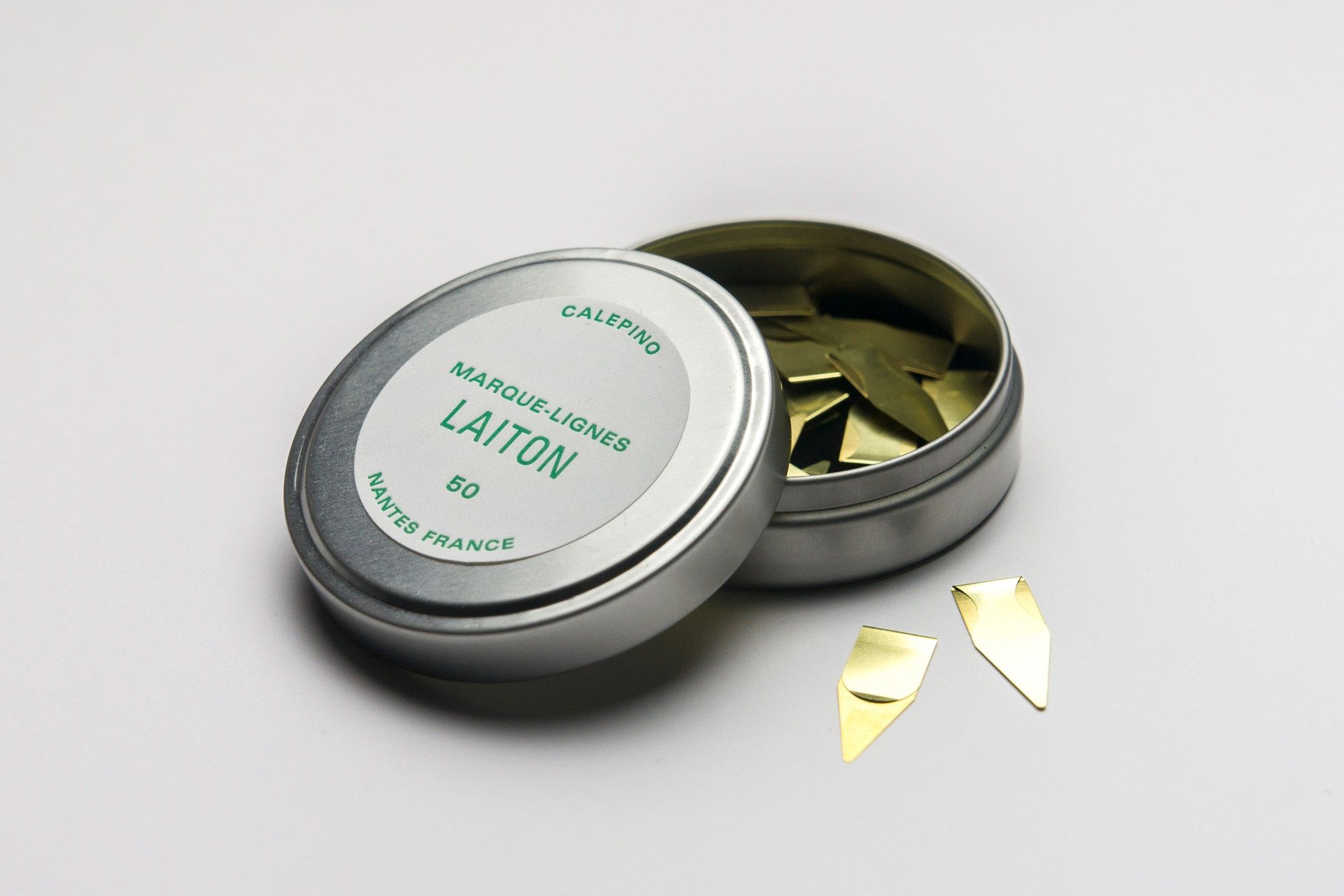 brass-line-markers-packaging-1